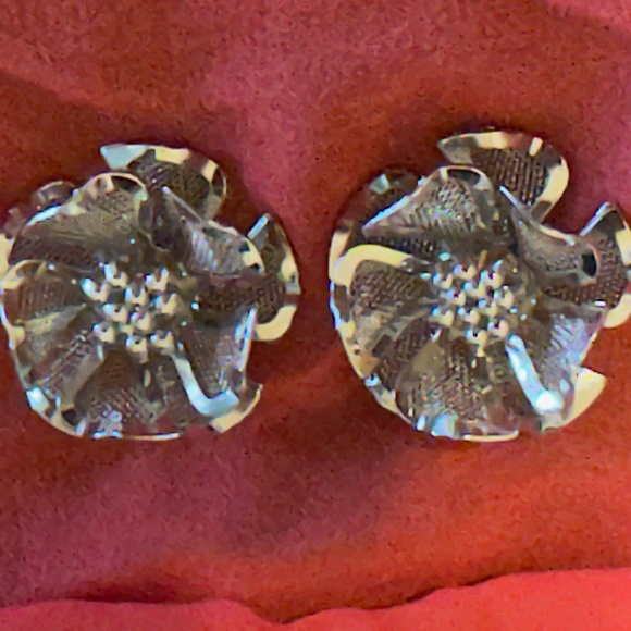 Vintage Silver-tone Flower Mesh Filigree Clip-on Earrings signed BED - Picture 3 of 8